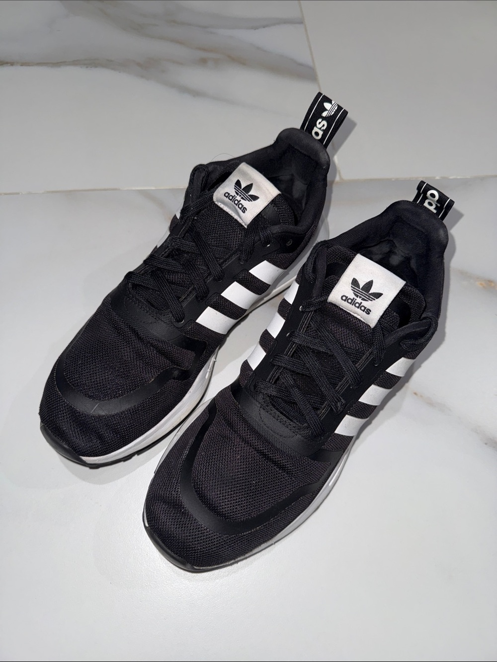 adidas ✨😎
Black and White Athletic Sneakers